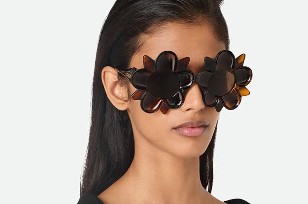 Peggy Flower by Bottega Veneta: l'occhiale da sfilata che ridefinisce l'eleganza